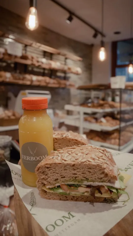 Een goed belegd broodje en een vers sapje