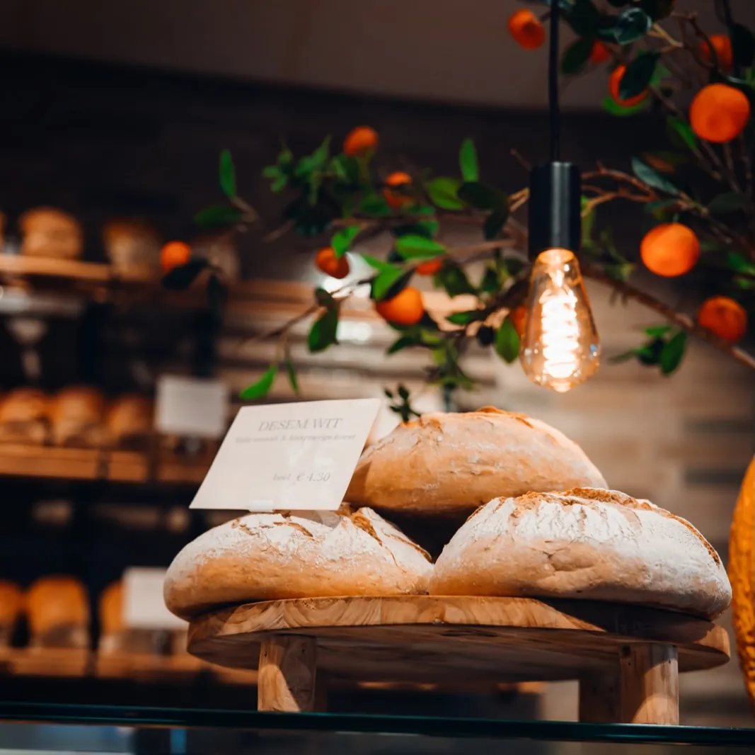 Verse desembroden in de winkel